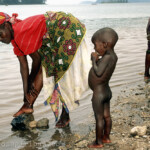 Flüchtlinge an der Grenze zwischen Cyangugu, Ruanda und Bukavu, Zaire (Grenzübergang "Ruzizi I") am 20. August 1994.