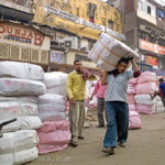 Arbeiter in der Chandni Chowk Markt in New Delhi, Indien am 06.02.2014.