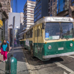 Trolley Pullman Standard Modell TC-48, Baujahr 1947 in Betrieb in Valparaiso am 03.11.2014.
Die elektrische Ausrüstung ist von General Electric (GE).