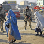 Deutsche Patrouille in Mazar-e-Sharif, Afghanistan am 15.02.2007.