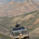 Deutsche Patrouille im Marmal-Gebirge in Mazar-e-Sharif, Afghanistan am 16.02.2007.
Allschutzfahrzeug Dingo.