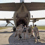 Transall C-160 am Flughafen Mazar-e-Sharif, Afghanistan am 17.02.2007.
Soldaten fliegen nach ihrem ISAF-Einsatz in Afghanistan zurück nach Deutschland.