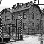 Eingangstor des Konzentrationslagers in Auschwitz (Oswiecim, Polen) am 26.02.1988.