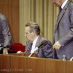 Die historische Pressekonferenz nach der Sitzung des ZK der SED mit Günter Schabowski, Sekretär Bezirksleitung Berlin der SED, im Internationalen Pressezentum (IPZ) in der Ostberliner Mohrenstraße 38 am 09.11.1989.
Günter Schabowski nach der Verkündung der Grenzöffnung.