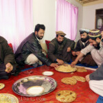 Mittagessen in Kunduz, Afghanistan am 15.12.2003.