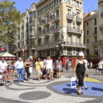 Mosaik von Joan Miro in Las Ramblas, Barcelona, Spanien am 06.09.2009.