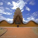 Eingang zur Kellerei Ysios in Laguardia, Spanien am 16.07.2013.
Das Gebäude ist ein Werk des spanischer Architekten Santiago Calatrava.