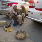 Schlangenbeschwörer in New Delhi, Indien am 05.02.2014.