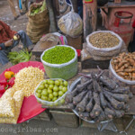Verkäufer am Gewürzmarkt in New Delhi, Indien am 06.02.2014.