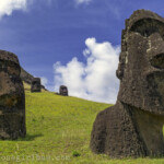 Osterinsel, Rano Raraku, 23.10.2016.
Moais im Tal am Steinbruch in Rano Raraku in der Osterinsel am 23.10.2016.
Moai werden die kolossalen Steinstatuen der Osterinsel genannt.