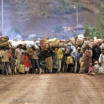 Flüchtlinge an der Grenze zwischen Cyangugu, Ruanda und Bukavu, Zaire (Grenzübergang "Ruzizi I") am 21.08.1994.