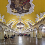 Russische Föderation, Moskau, 08.05.2015.
Metro Komsomolskaja in Moskau am 08.05.2015..
Eroeffnet am 30.01.1952. Architekt: A. Schtschusev.