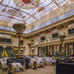 Russische Föderation, Moskau, 10.05.2015.
Saal im Hotel Metropol in Moskau am 10.05.2015.
Das Hotel Metropol wurde zwischen 1899-1907 gebaut, ein Werk der Architekten William Walcot, Lev Kekushev und Vladimir Shukhov.