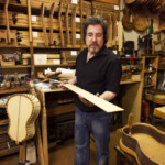 Geschaeft des Gitarrenbauer Jose Romero, traditioneller Handwerker am 19.05.2010 in Madrid.